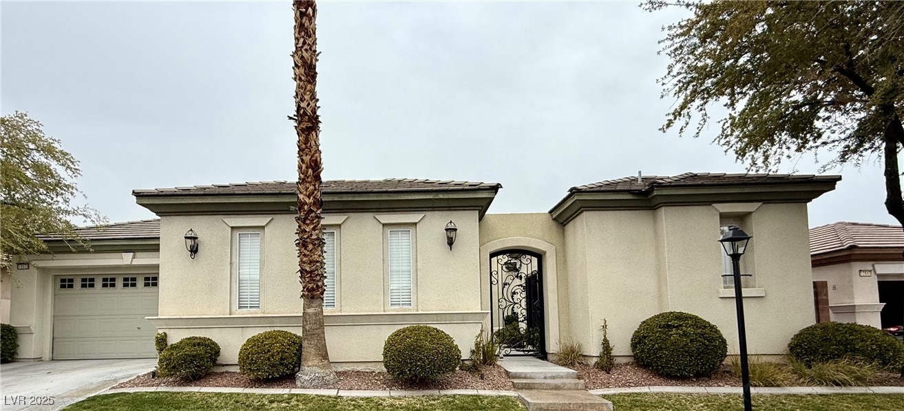 Bella Veranda At Summerlin Real Estate Listings Main Image