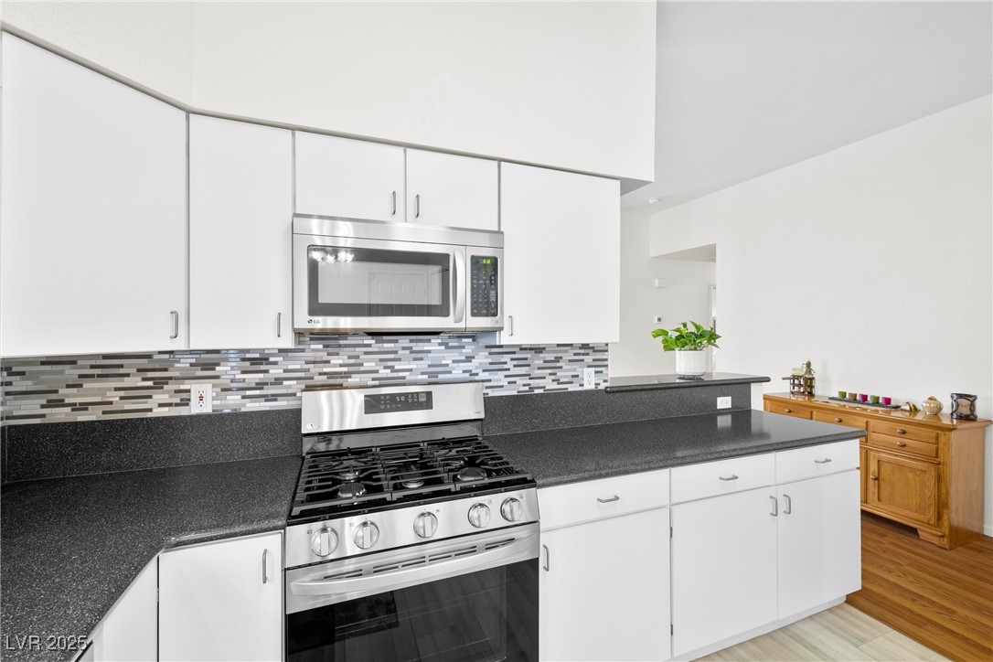 5448 Cove Point Drive Property Photo 12