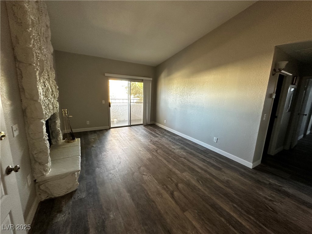 1639 Justin Circle 1639 Property Photo 2