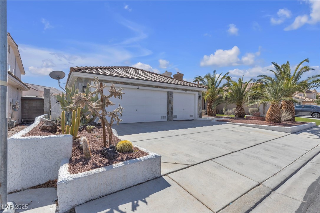897 Cavaison Avenue Property Photo 2