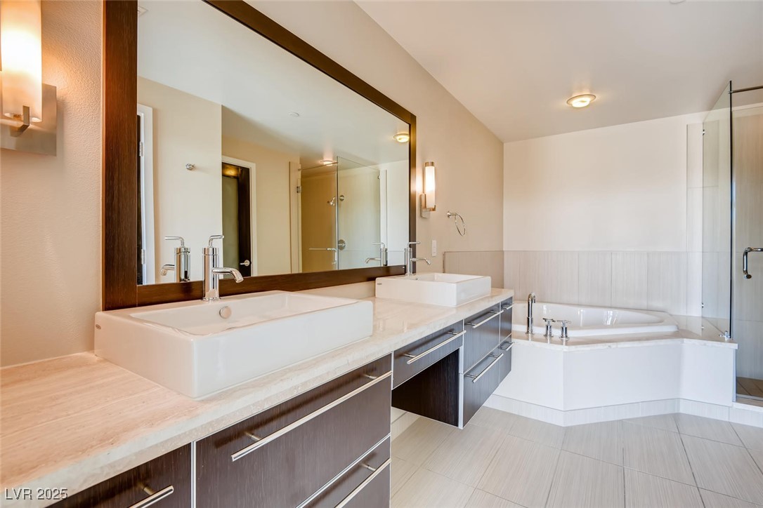 8925 West Flamingo Road 310 Property Photo 3