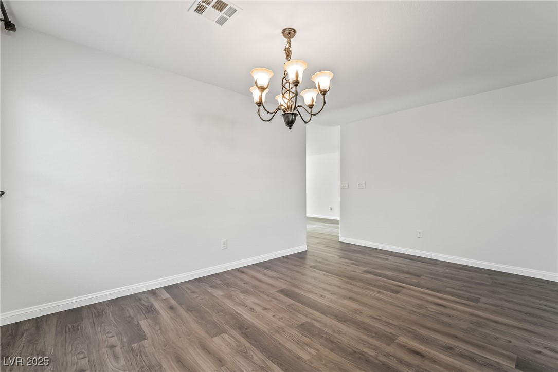 206 Lynbrook Street Property Photo 8