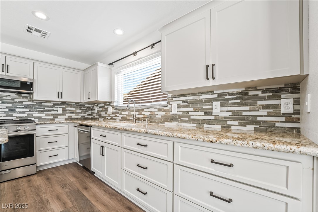 206 Lynbrook Street Property Photo 18