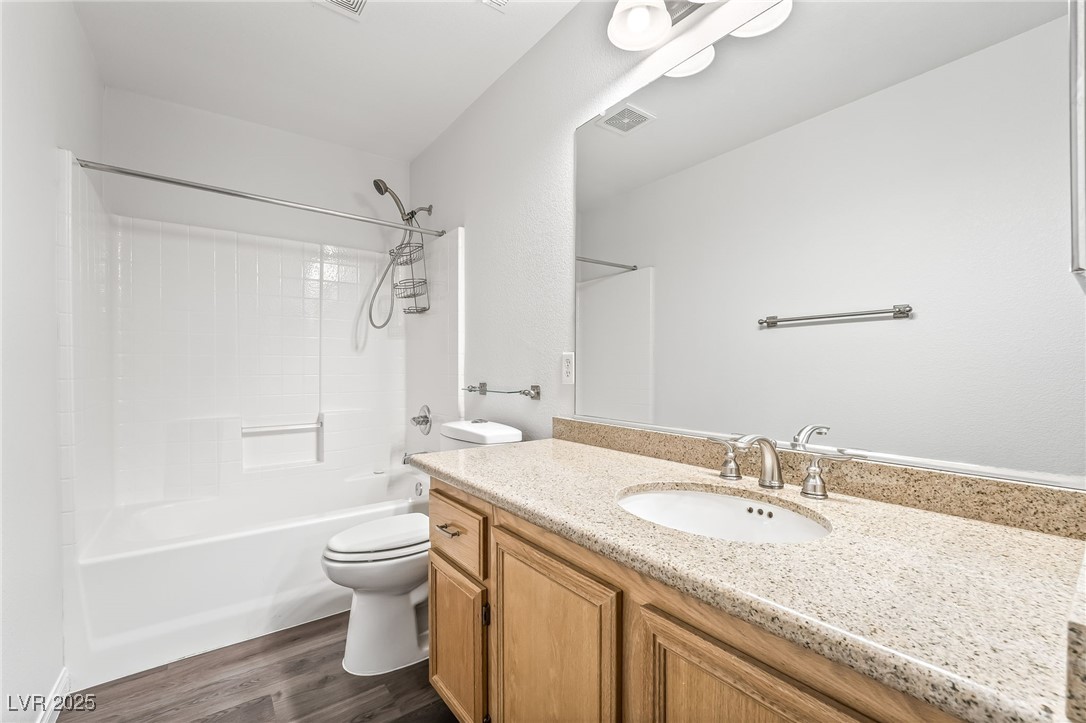 206 Lynbrook Street Property Photo 32