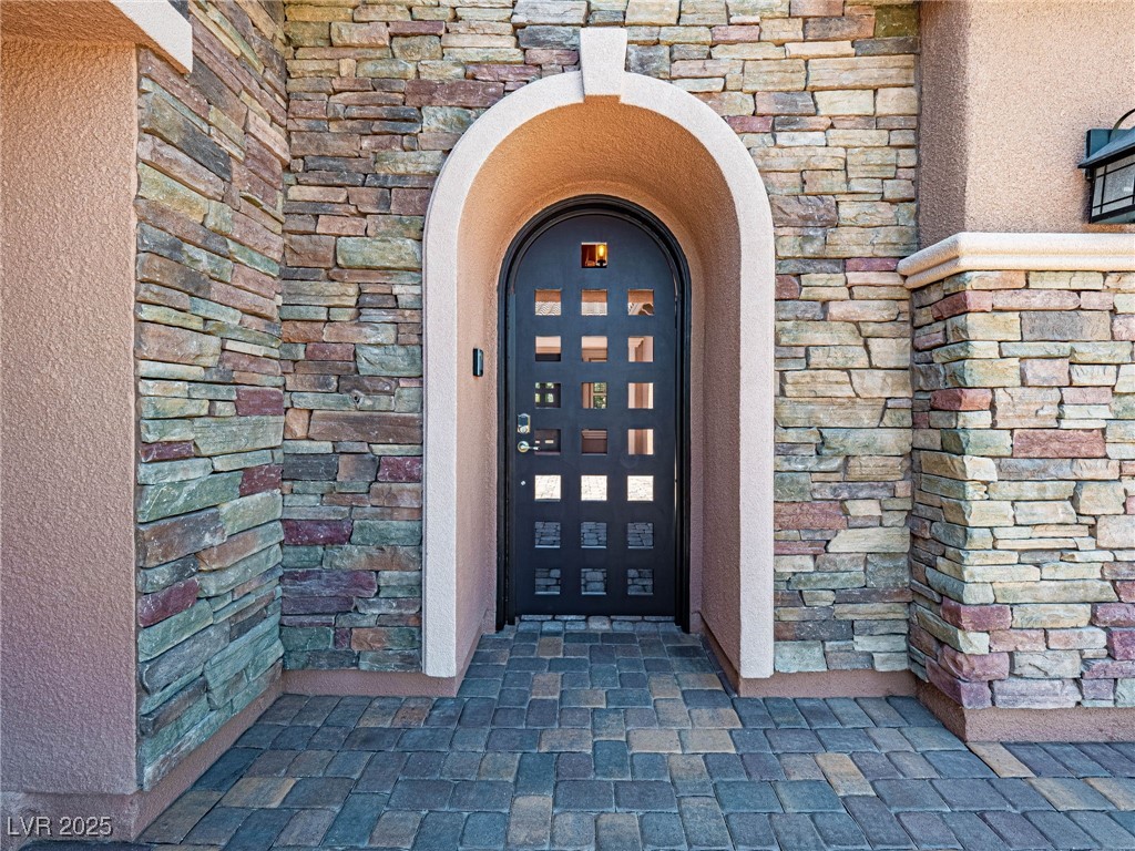 47 Grand Masters Drive Property Photo 4