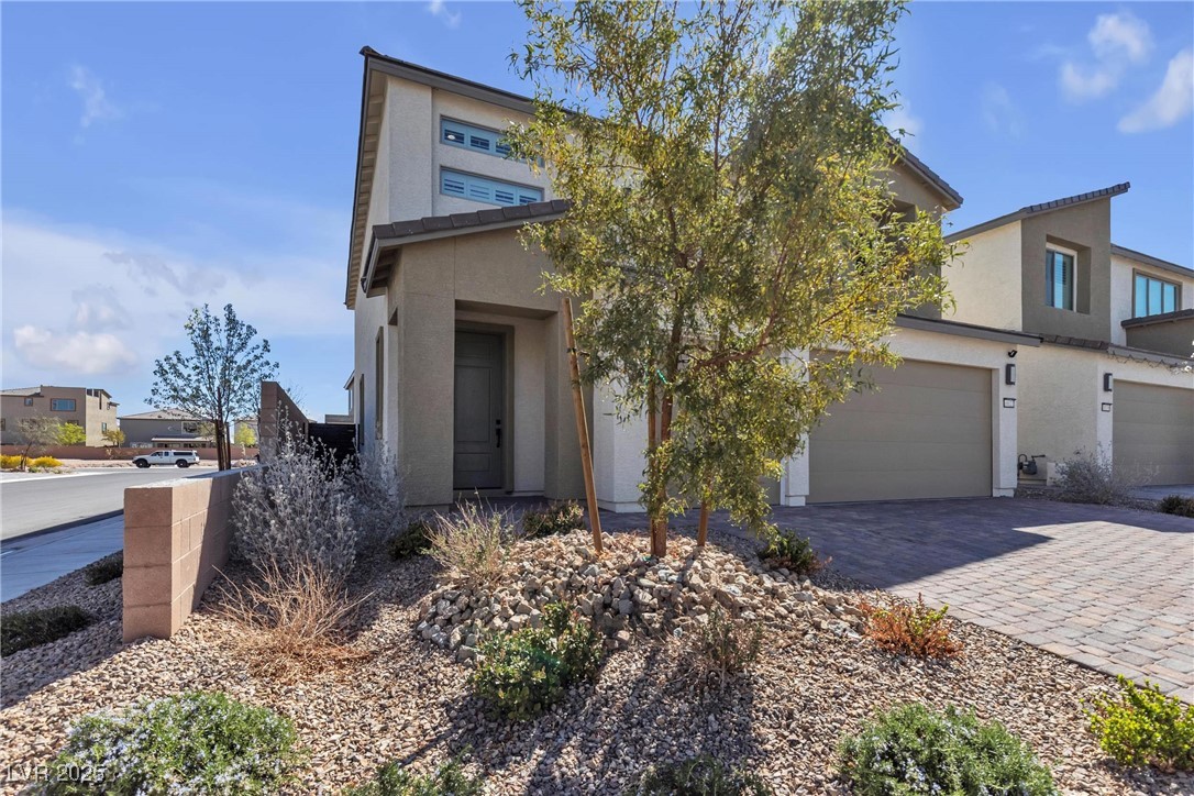 10122 Mystic Falls Drive Property Photo 3