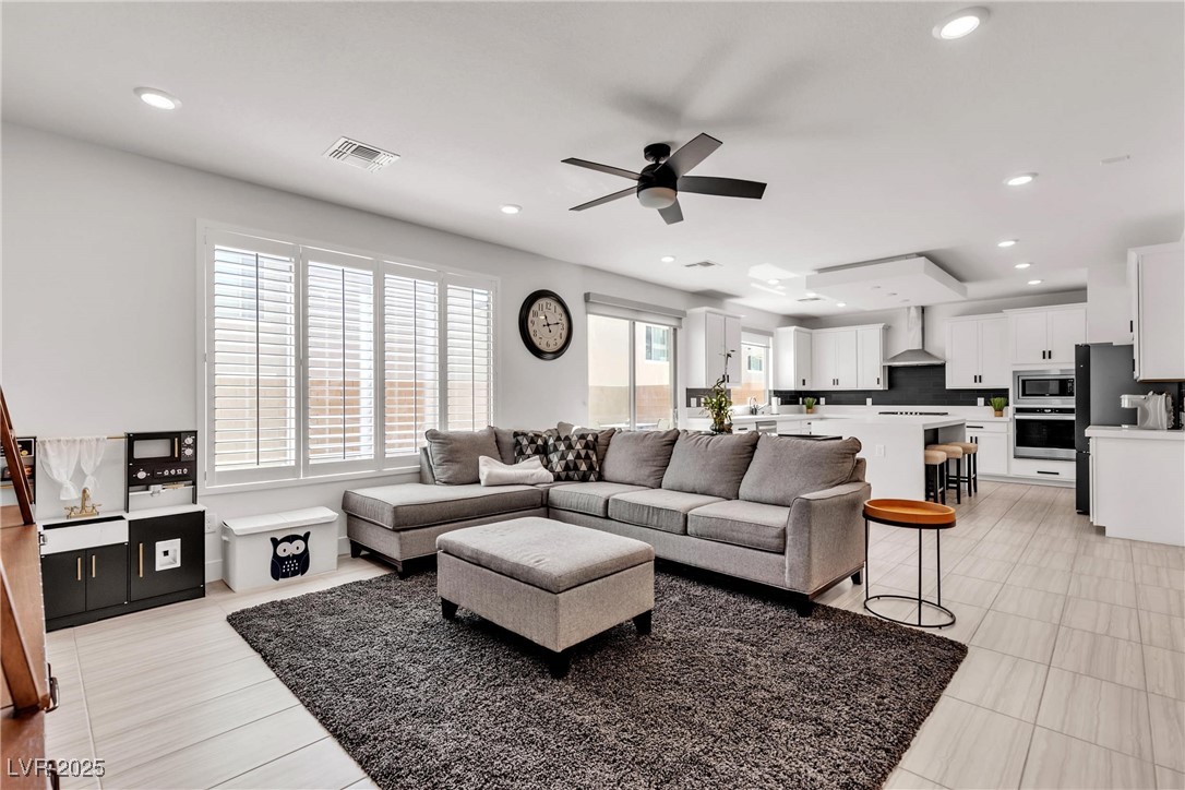 10122 Mystic Falls Drive Property Photo 9