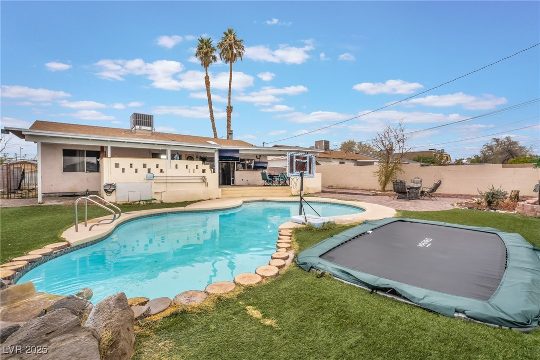 212 North Torrey Pines Drive Property Photo