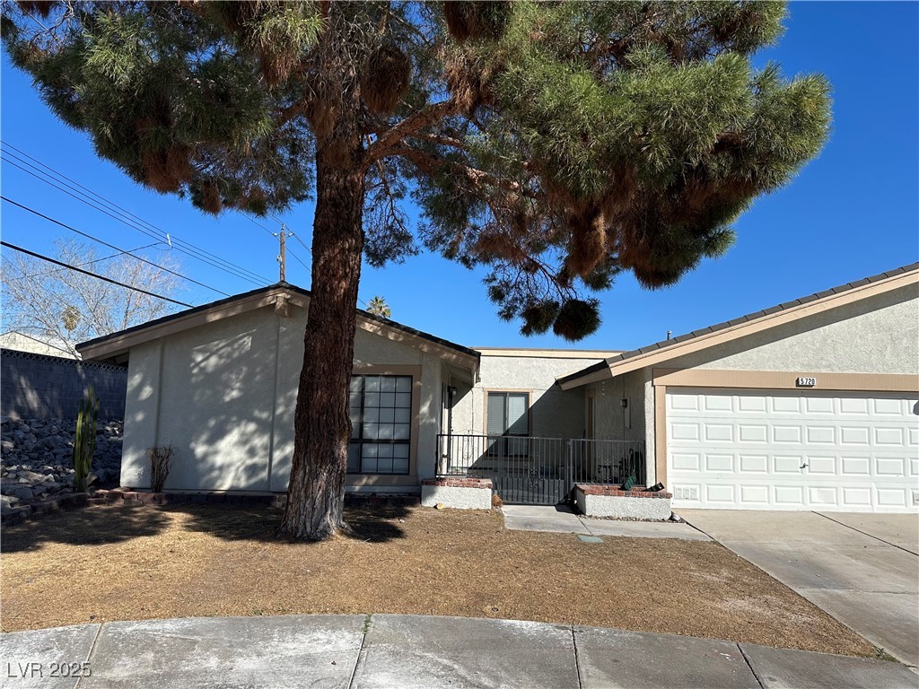 5720 Goldmount Avenue Property Photo