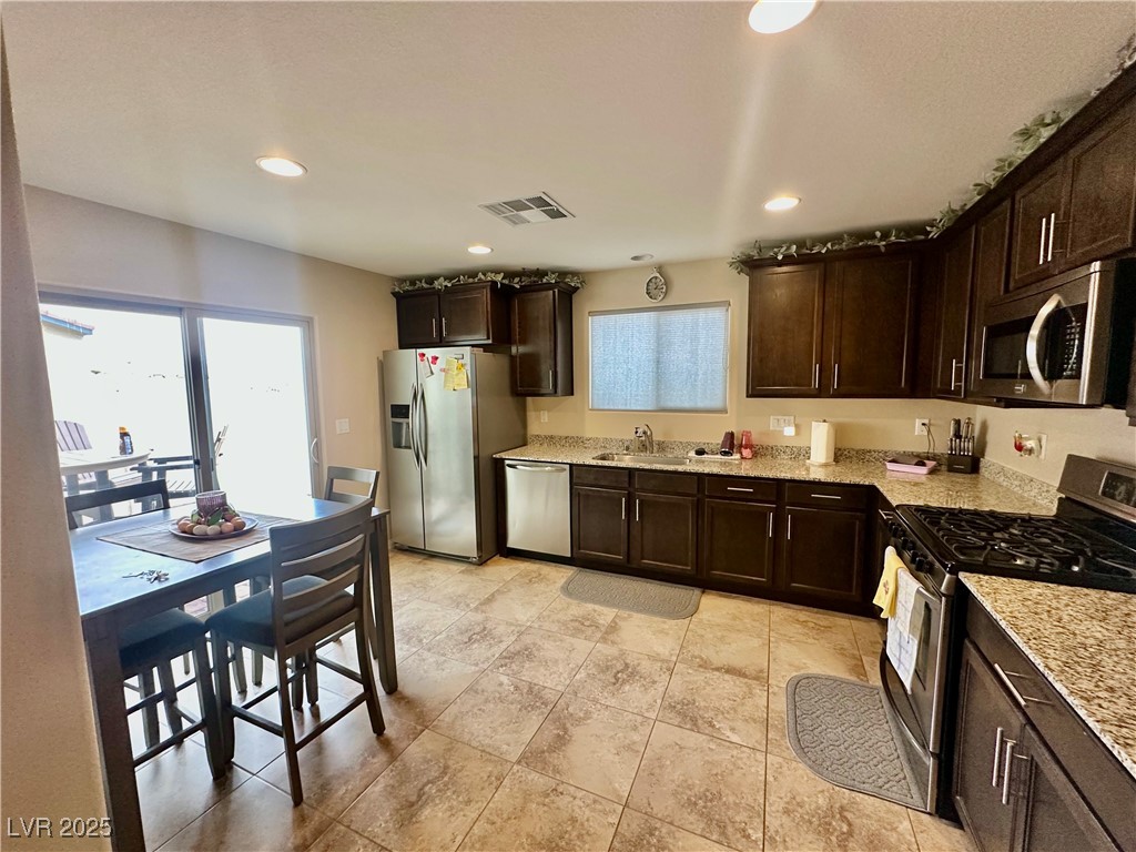 2790 Chetco River Street Property Photo 10