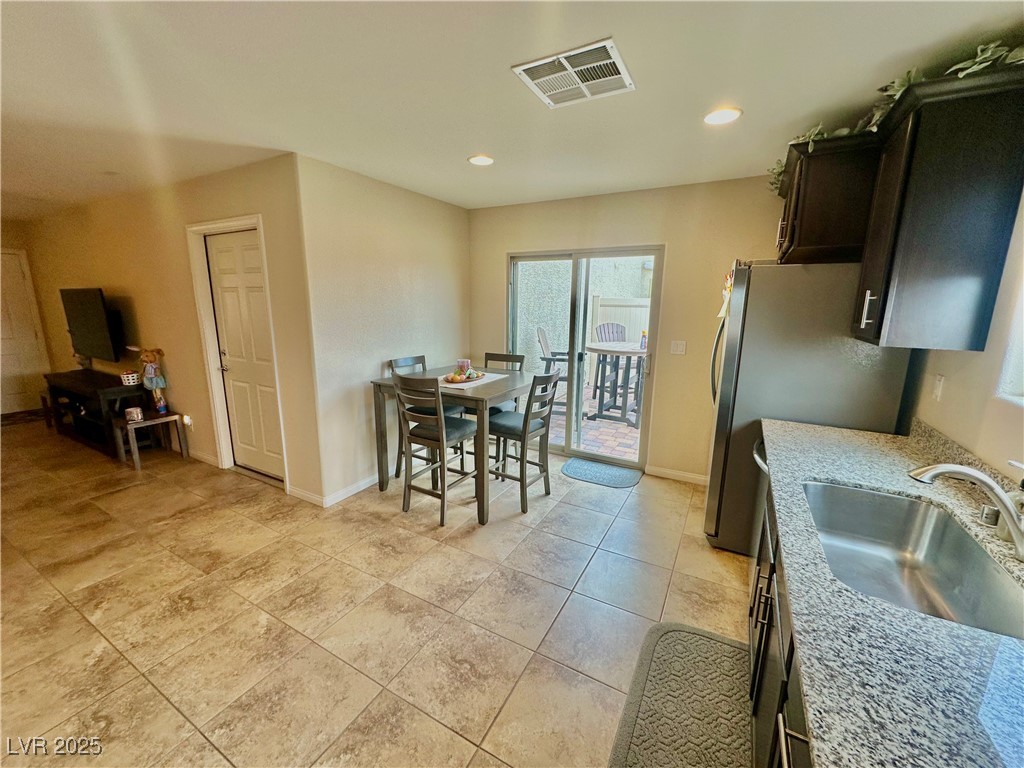 2790 Chetco River Street Property Photo 11