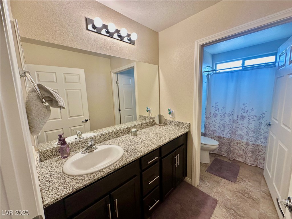 2790 Chetco River Street Property Photo 12