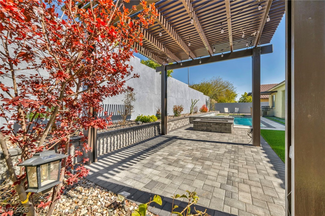 10062 Mountain Foothills Avenue Property Photo 11
