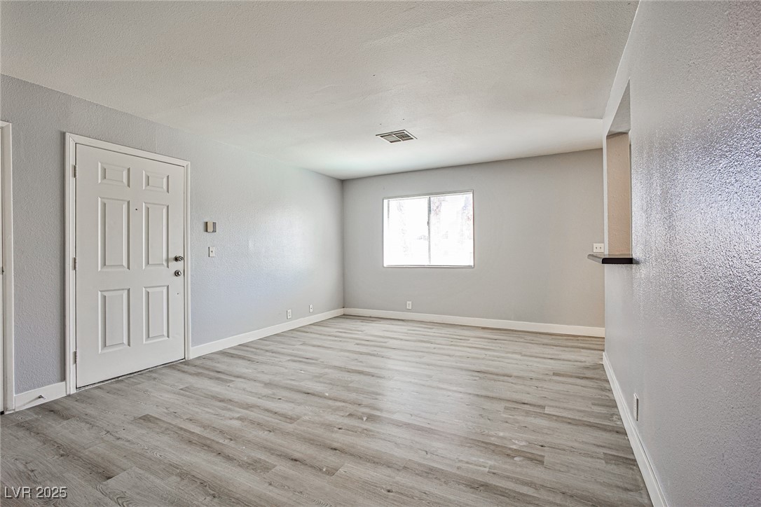 5121 Pioneer Avenue 204 Property Photo 6