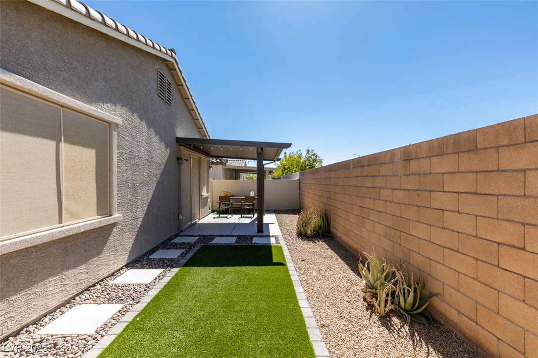 221 Mountain Cedar Court Property Photo 6