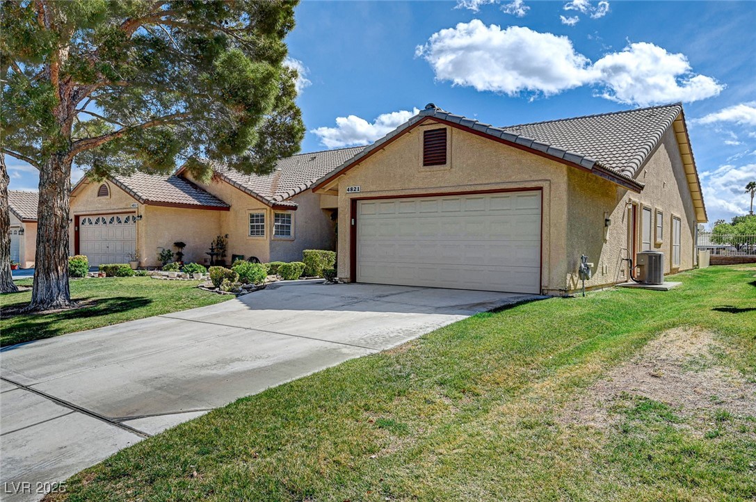 4821 Cedar Lawn Way Property Photo 3