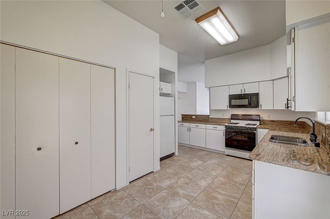 4821 Cedar Lawn Way Property Photo 17