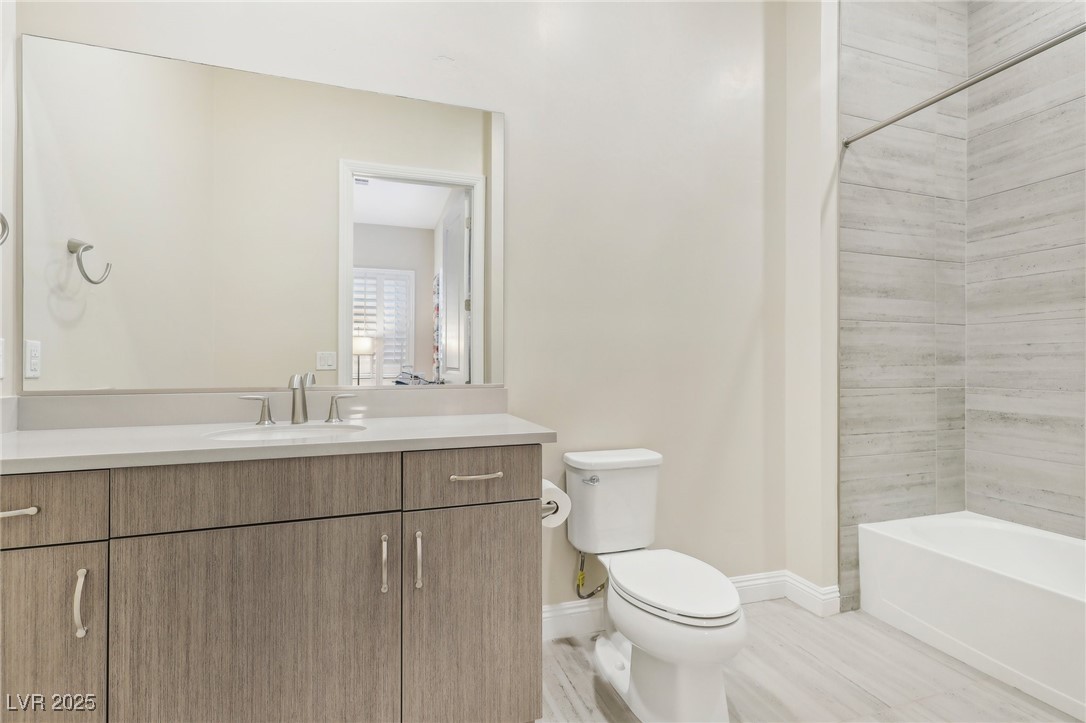 9144 Las Manaitas Avenue 201 Property Photo 42