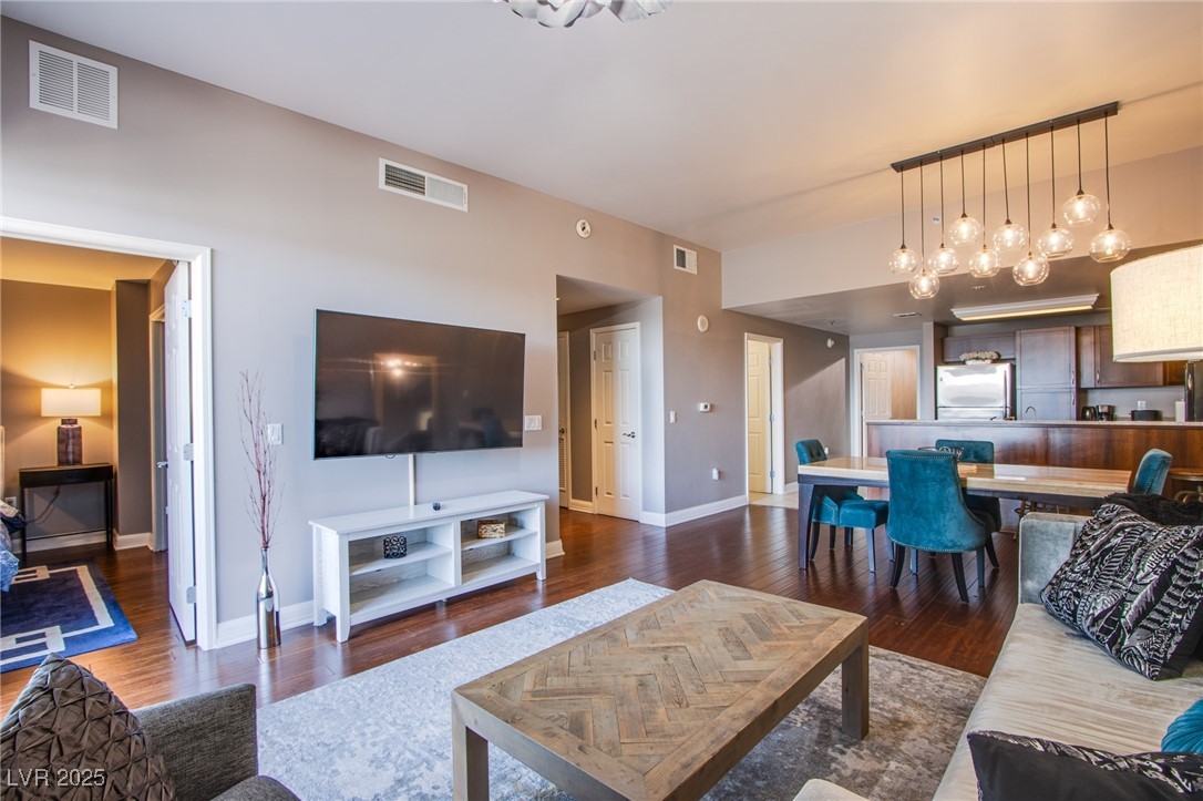 150 Las Vegas Boulevard 807 Property Photo