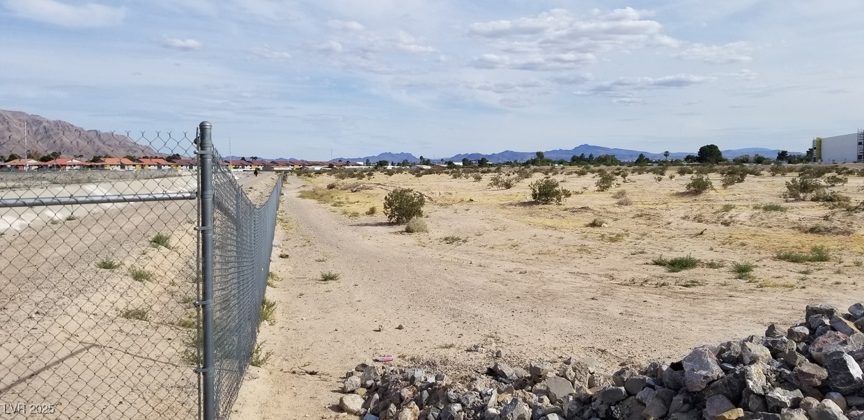 North Las Vegas Blvd. Property Photo 13