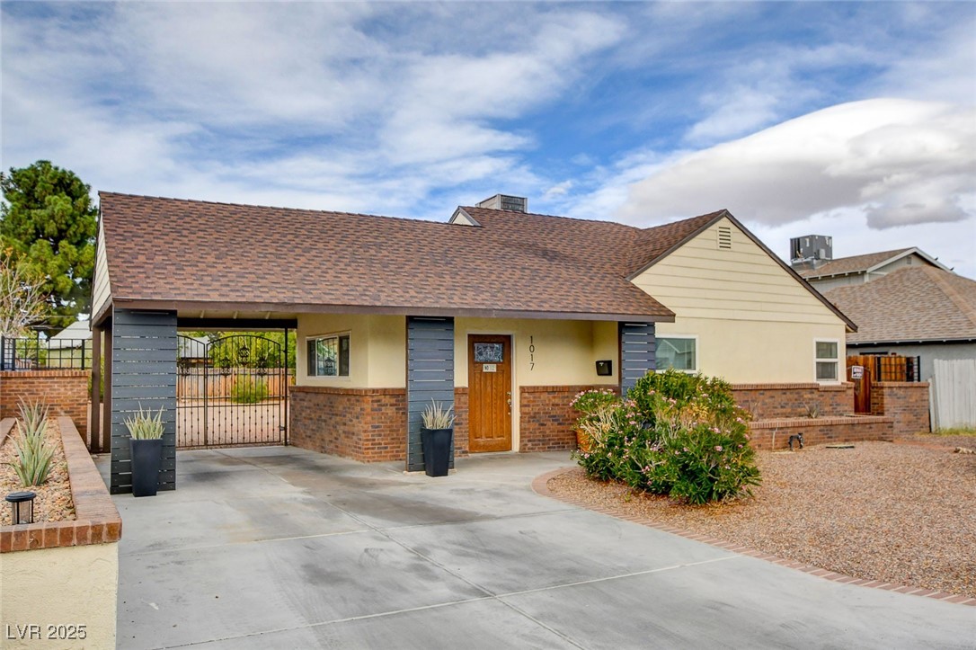 1017 East Oakey Boulevard Property Photo