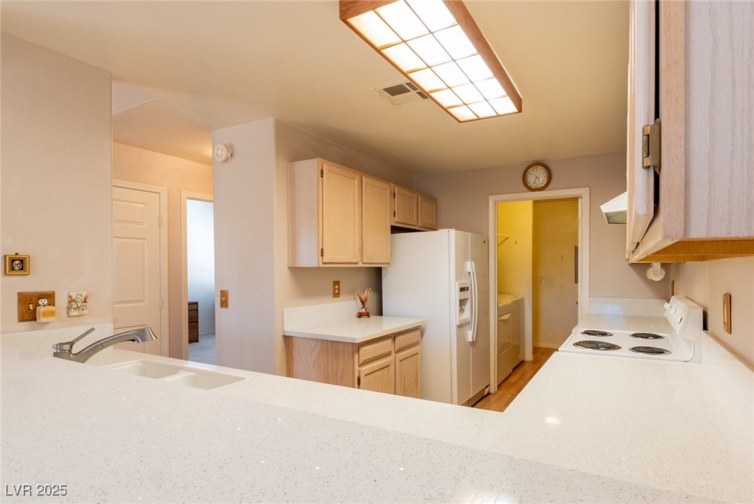 7061 Roscoe Avenue 201 Property Photo 12