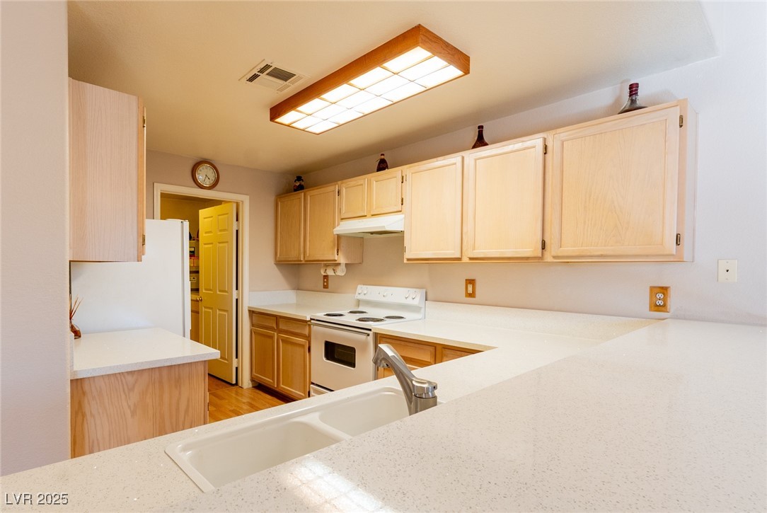7061 Roscoe Avenue 201 Property Photo 14