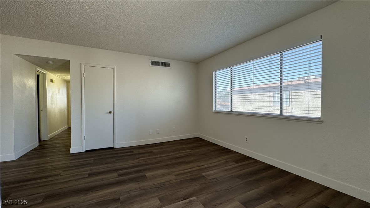 567 Roxella Lane D Property Photo 7