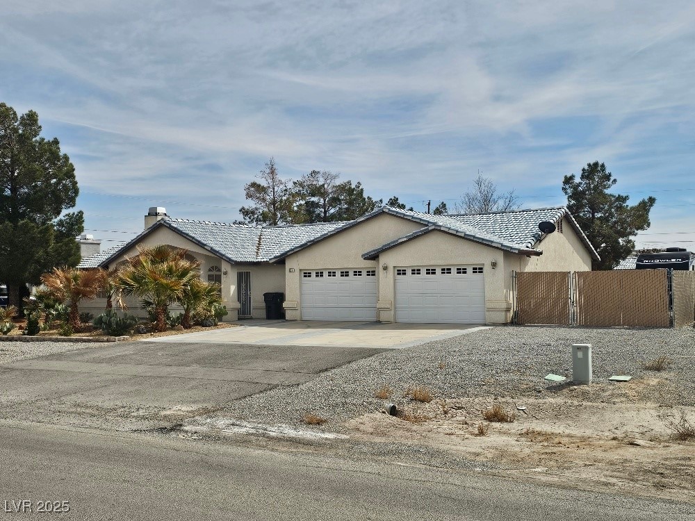 901 East Jaybird Street Property Photo