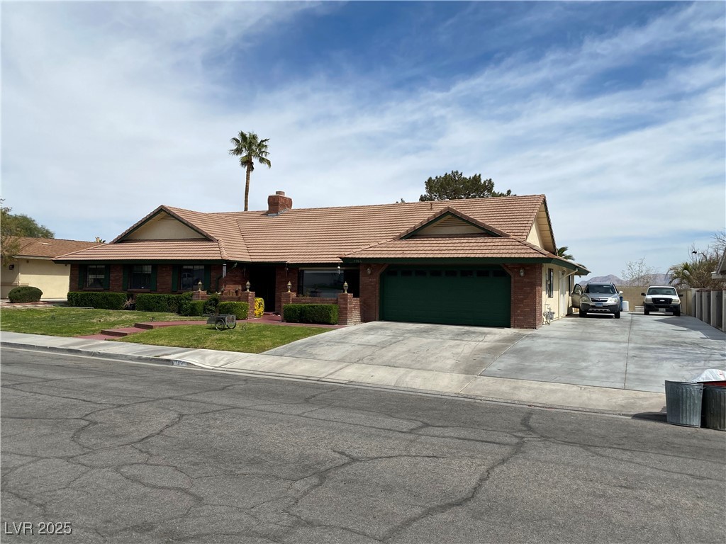 1104 Oak Tree Lane Property Photo 3