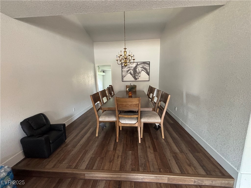 1104 Oak Tree Lane Property Photo 5
