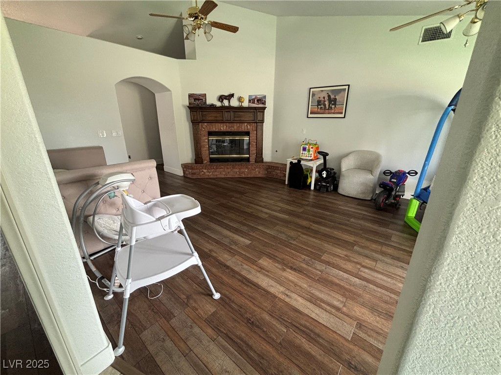 1104 Oak Tree Lane Property Photo 8