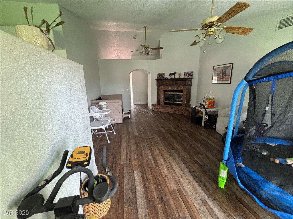 1104 Oak Tree Lane Property Photo 9