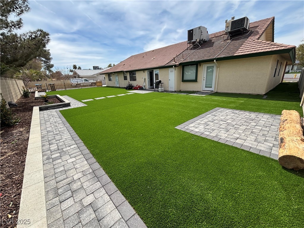 1104 Oak Tree Lane Property Photo 14