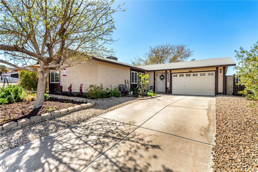 432 Bottle Brush Way Property Photo