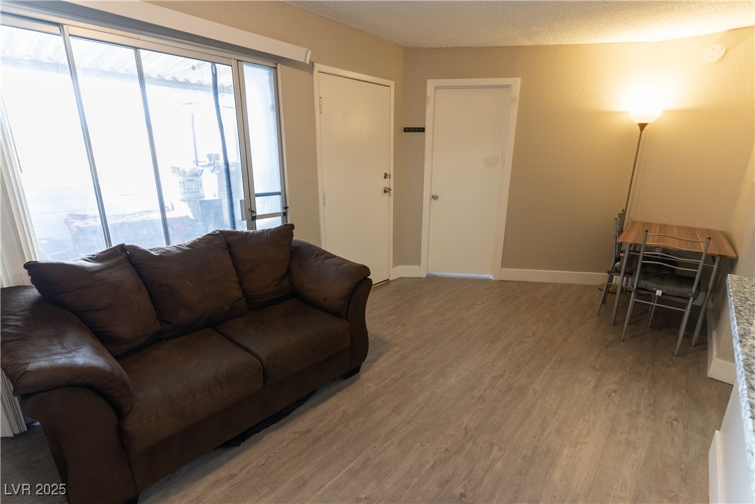 1467 Hialeah Drive D Property Photo 3