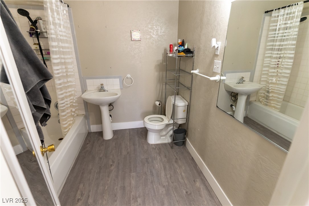 1467 Hialeah Drive D Property Photo 10
