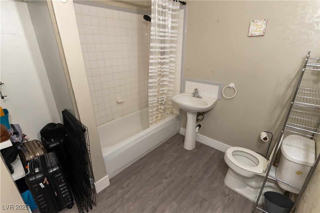 1467 Hialeah Drive D Property Photo 11