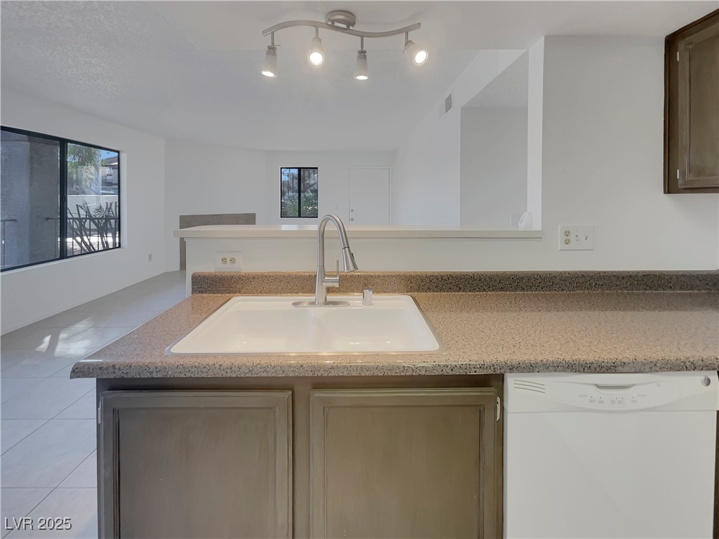 1575 West Warm Springs Road 1111 Property Photo 15