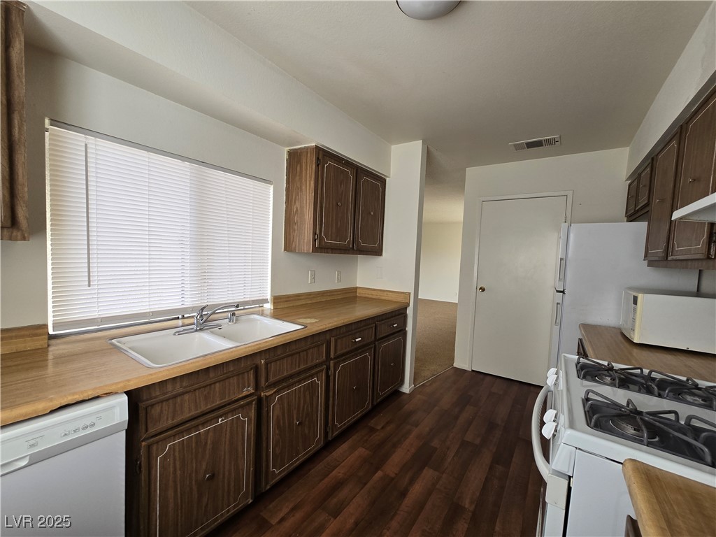 5340 Retablo Avenue C Property Photo 7