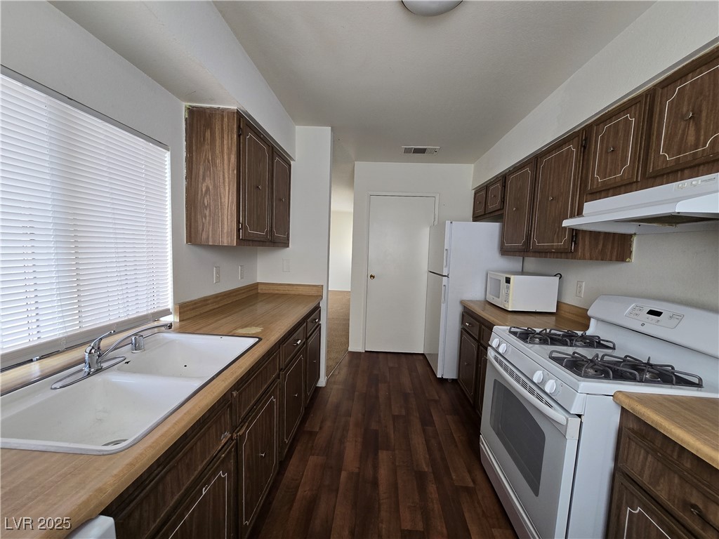 5340 Retablo Avenue C Property Photo 8