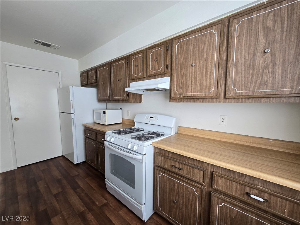 5340 Retablo Avenue C Property Photo 9