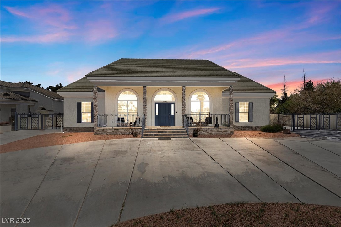 3720 East Oquendo Road Property Photo