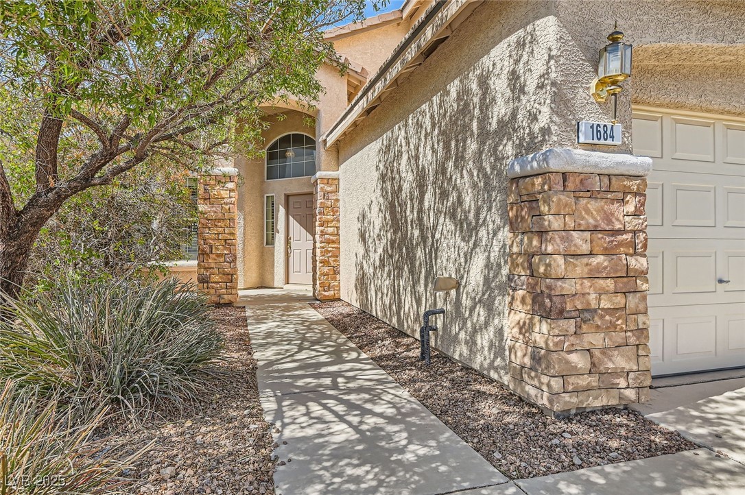 1684 Flores Lane Property Photo 3