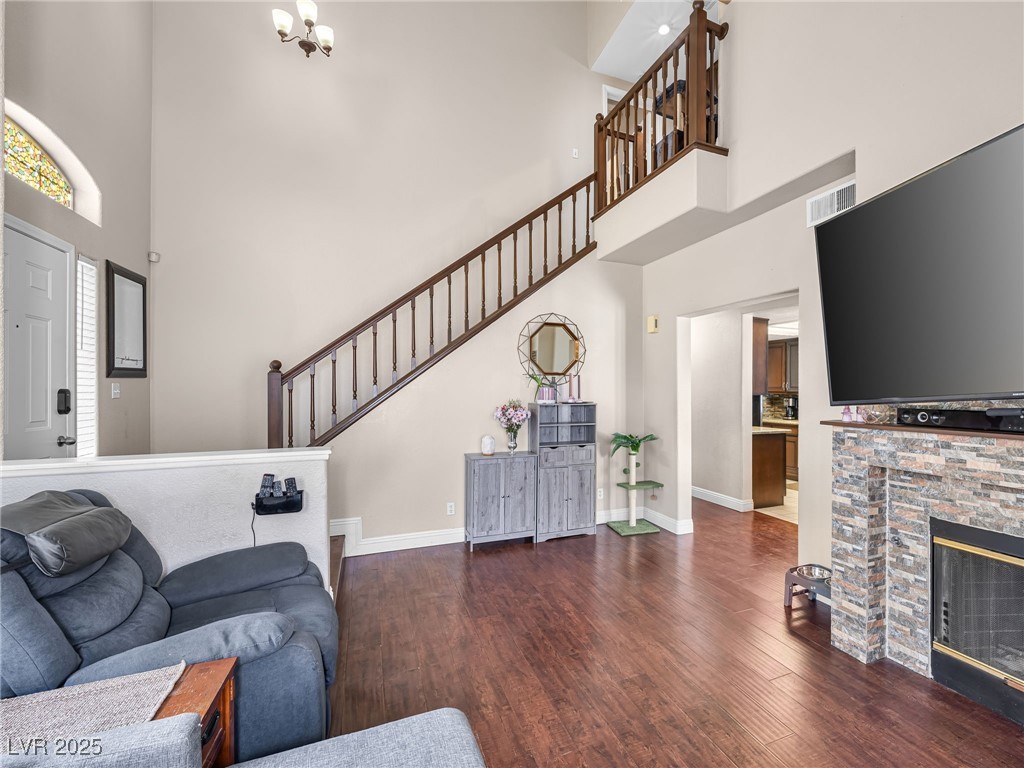 353 Seine Way N Property Photo 5