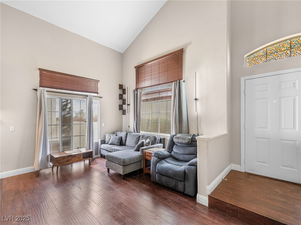 353 Seine Way N Property Photo 8