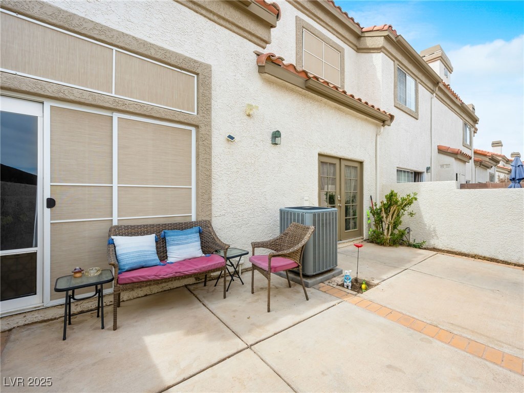 353 Seine Way N Property Photo 31