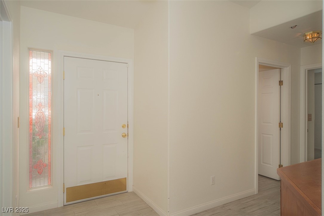 9323 West Rochelle Avenue Property Photo 4