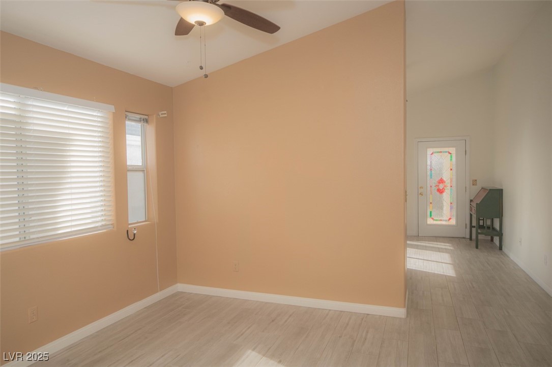 9323 West Rochelle Avenue Property Photo 15