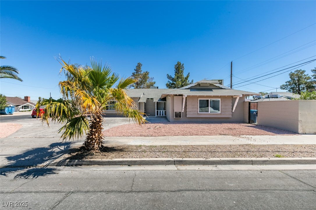 1900 East Oakey Boulevard Property Photo